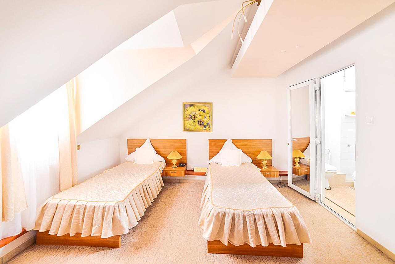 Hotel Roco Izvin Esterno foto